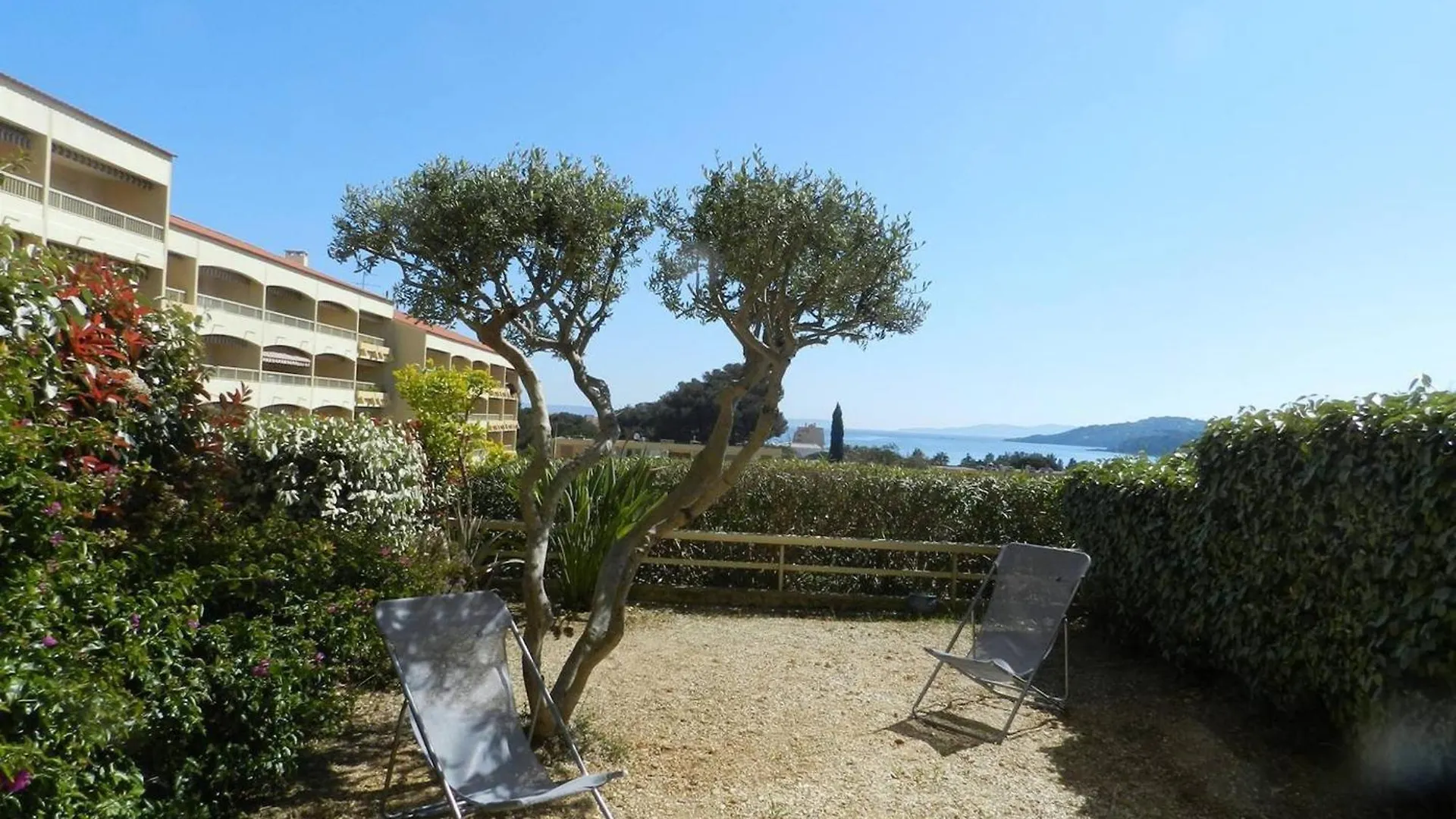 Appartement T2 Cosy Avec Jardin, Proche Plage Et Commerces - Bormes-Les-Mimosas - Fr-1-251-756 contacts